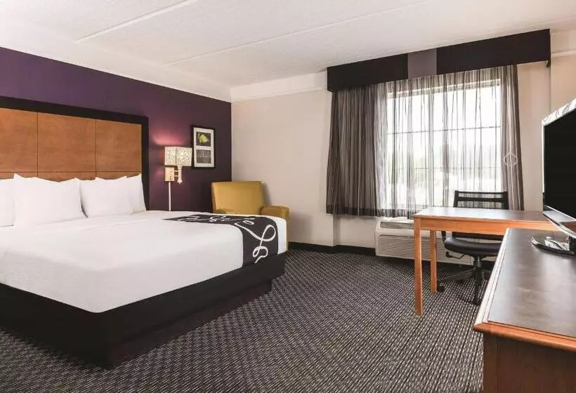 身障者適用キングサイズベッドルーム, La Quinta Inn & Suites By Wyndham University Area Chapel Hill