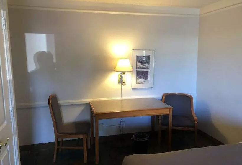 ２ダブルベッドのスタンダードルーム, Quality Inn Aurora Denver