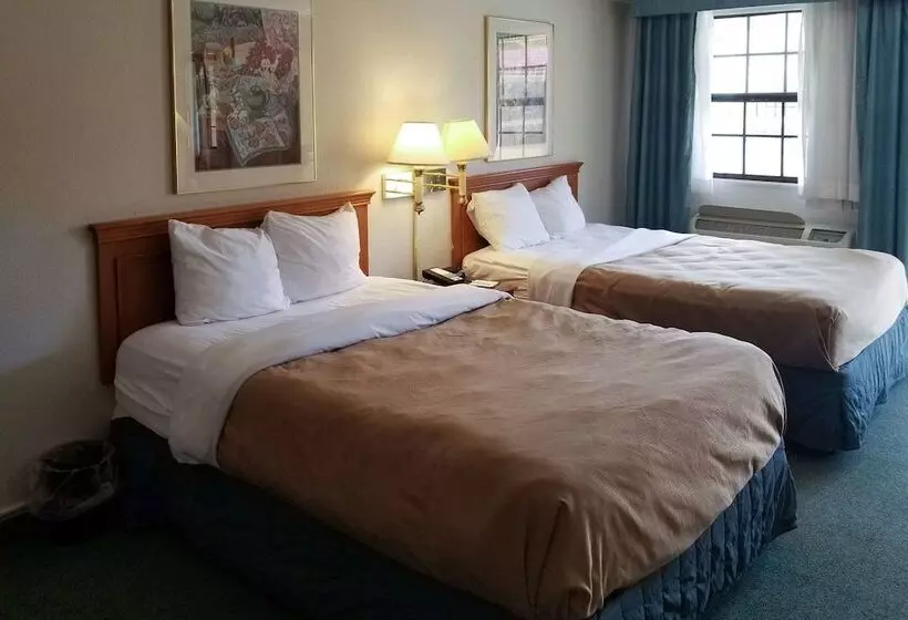 ２ダブルベッドのスタンダードルーム, Quality Inn Aurora Denver