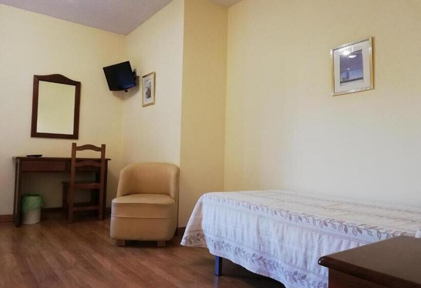 Номер Стандарт Трехместный, Labella María