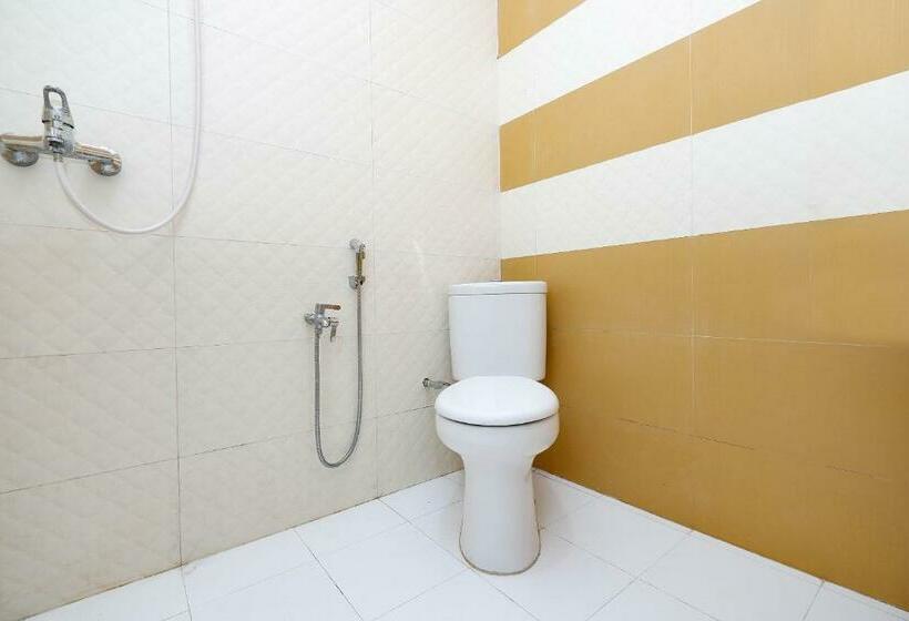 Quarto Estandar, Oyo 2133 Pintu Naga