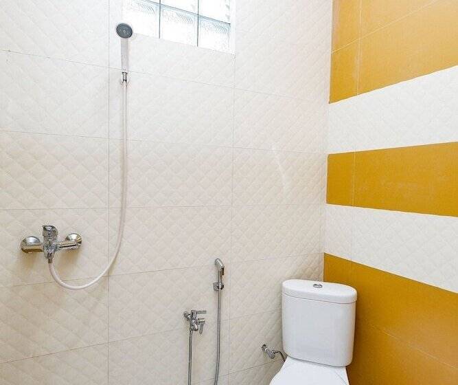 Quarto Estandar, Oyo 2133 Pintu Naga