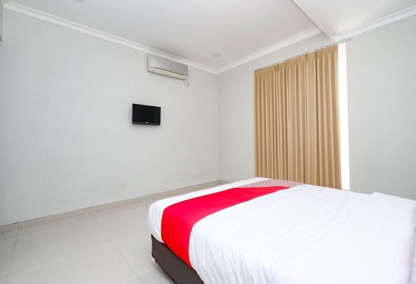 Quarto Estandar, Oyo 2133 Pintu Naga