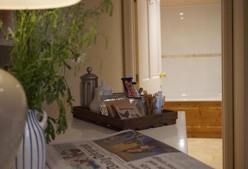 标准间, The Grosvenor Arms