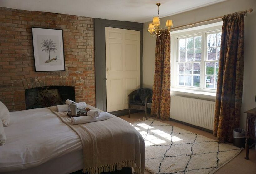 标准三人间, The Grosvenor Arms