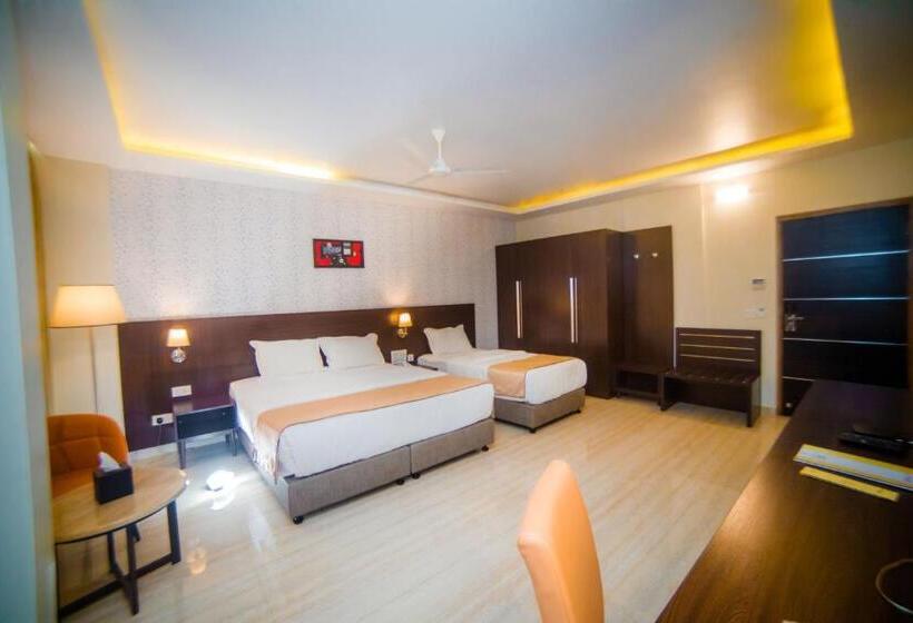 غرفة قياسية ثلاثية مزودة بشرفة, Fortune Plaza