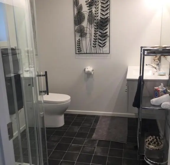 اتاق لوکس با چشم‌انداز باغ, The Garden Room At Te Anau Country Accommodation