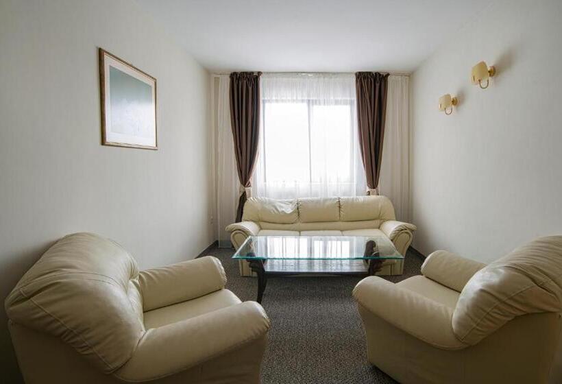 غرفة قياسية ثلاثية, Kamena Pamporovo