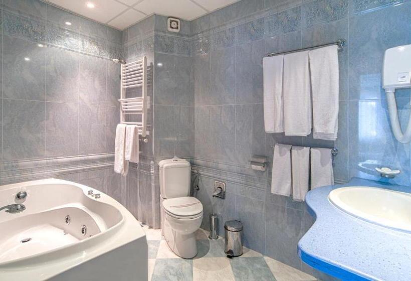 غرفة قياسية ثلاثية, Kamena Pamporovo