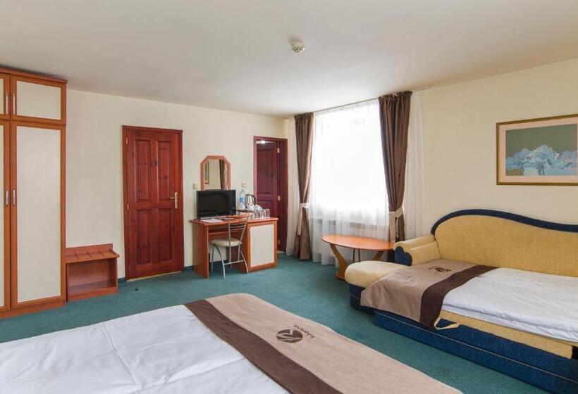 غرفة قياسية ثلاثية, Kamena Pamporovo