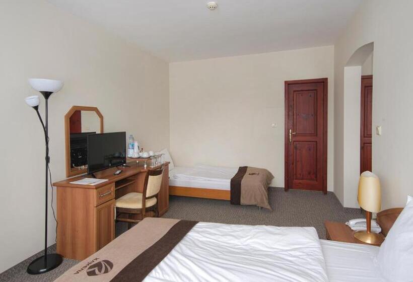 غرفة قياسية ثلاثية, Kamena Pamporovo