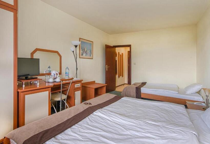 غرفة قياسية ثلاثية, Kamena Pamporovo