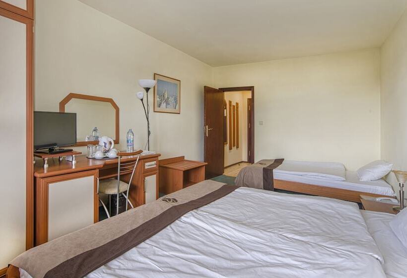 غرفة قياسية ثلاثية, Kamena Pamporovo