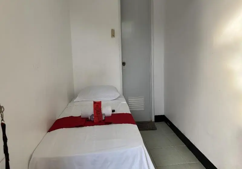 اتاق استاندارد یک نفره, Reddoorz Near Mariners Legazpi