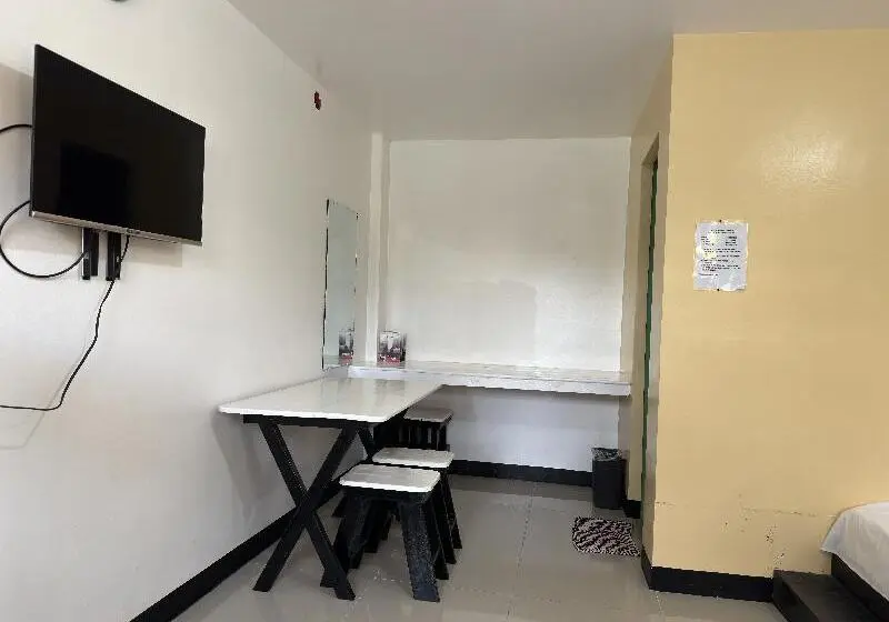 اتاق خانوادگی, Reddoorz Near Mariners Legazpi