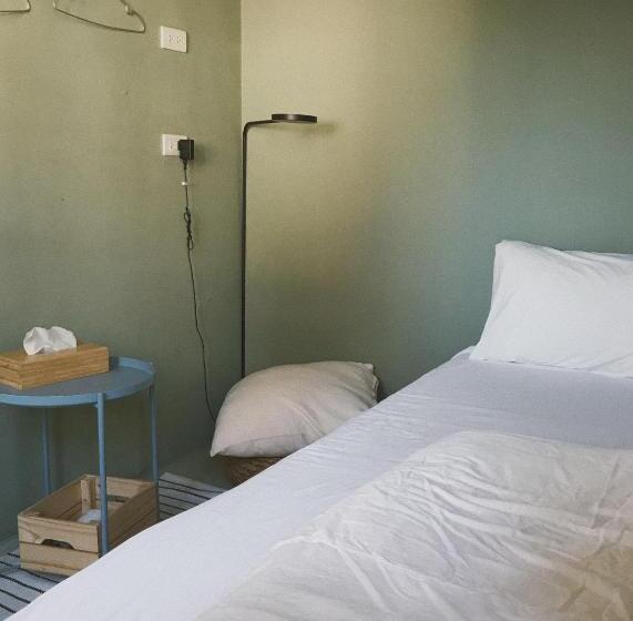 バスルーム共有のトリプルスタンダード, Plainstay Hostel