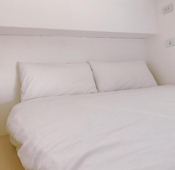 バスルーム共有のトリプルスタンダード, Plainstay Hostel