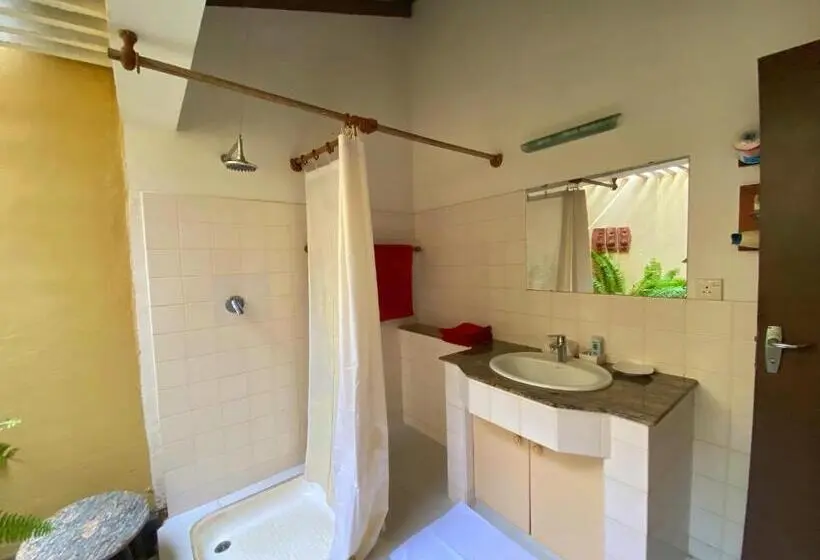 اتاق سوپریور سه تخته, Ging Oya Lodge