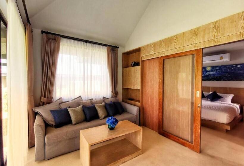 اتاق خانوادگی با چشمانداز کوه, Hideaway