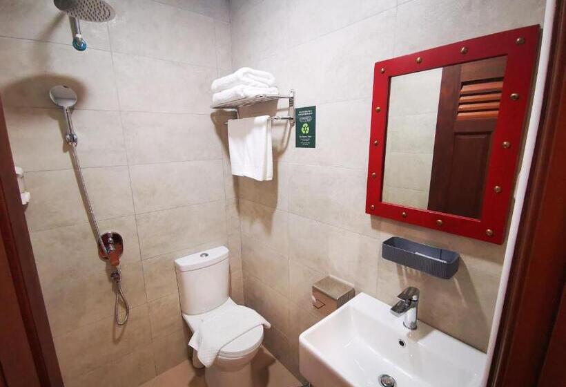 标准间, Mclane Boutique