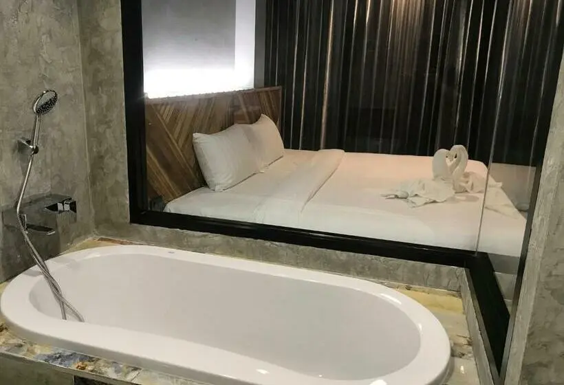 اتاق لوکس با تخت بزرگ, Ou