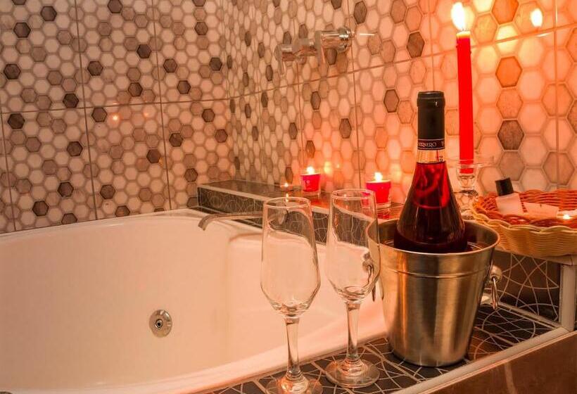 Люкс с гидромассажем, Serk Ana Suite Hostal