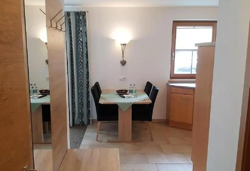 スタンダードスタジオ, Appartements Fritzhof