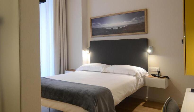 带阳台的高级房间, Albergo Centrale