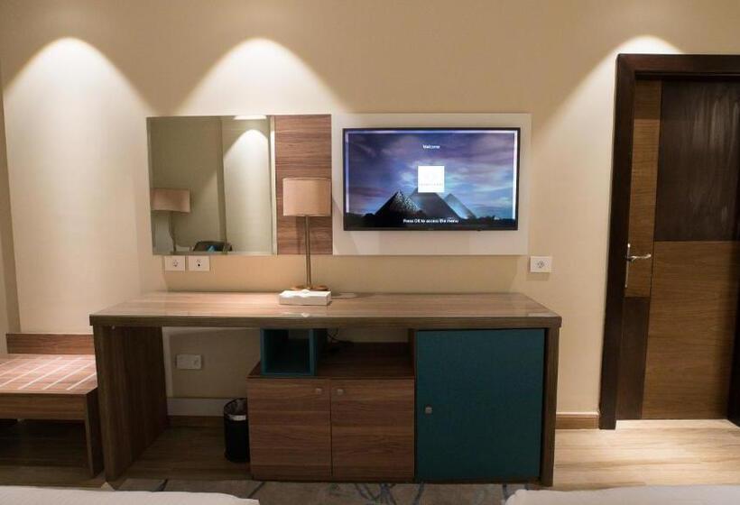 اتاق خانوادگی با چشم‌انداز دریا, Golden Jewel