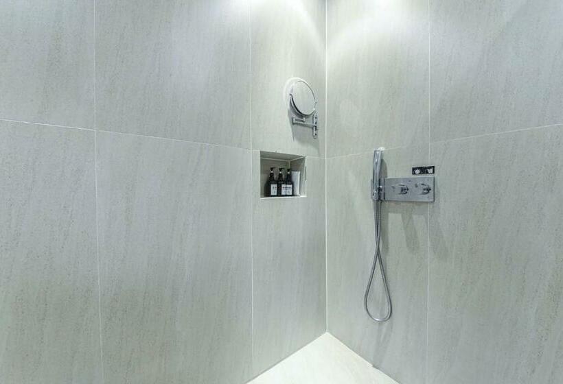 سوئیت با وان آب گرم, Zam101