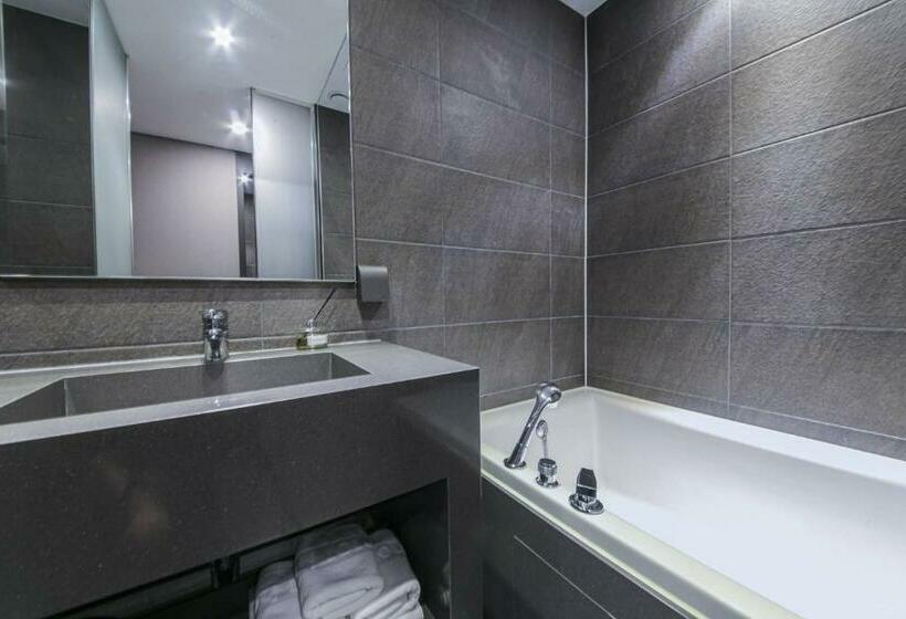 اتاق خانوادگی, Zam101