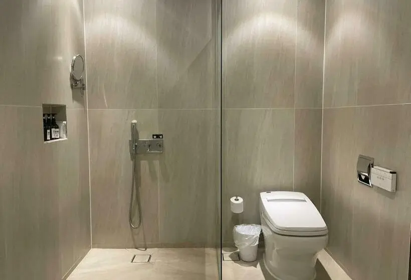 سوئیت با وان آب گرم, Zam101