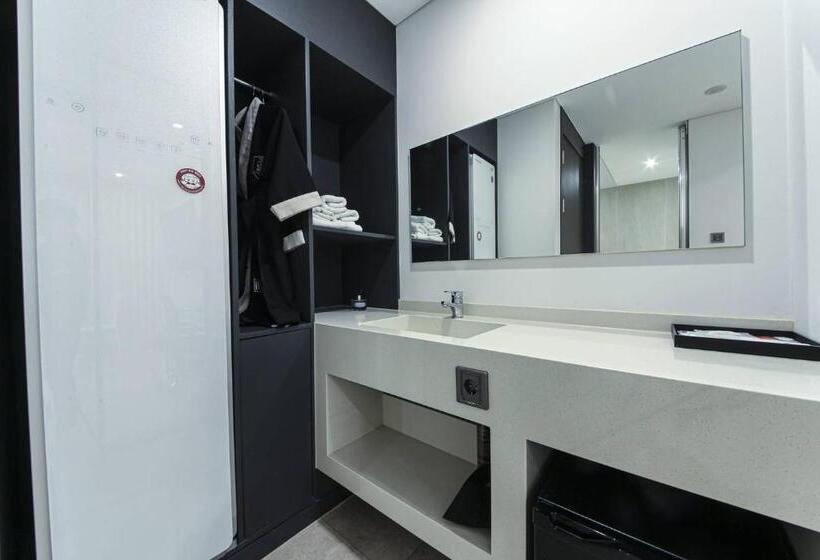 سوئیت با وان آب گرم, Zam101