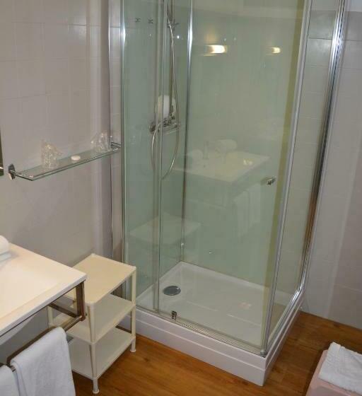 스탠다드 트리플 룸, Logis Hôtel Le Terminus