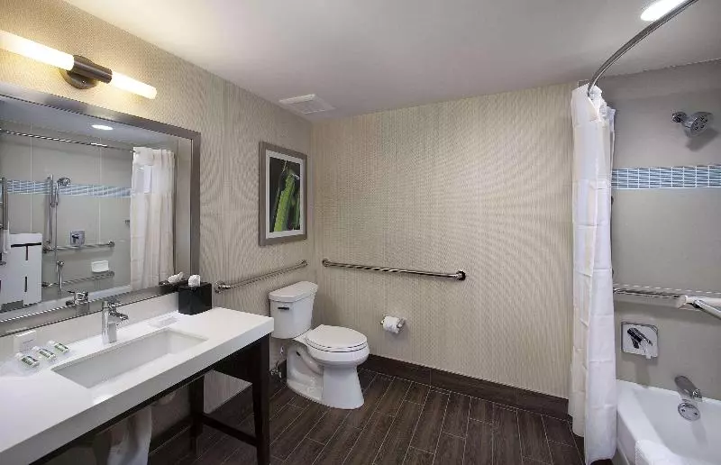 اتاق استاندارد با تخت بزرگ, Hilton Garden Inn Marina Del Rey