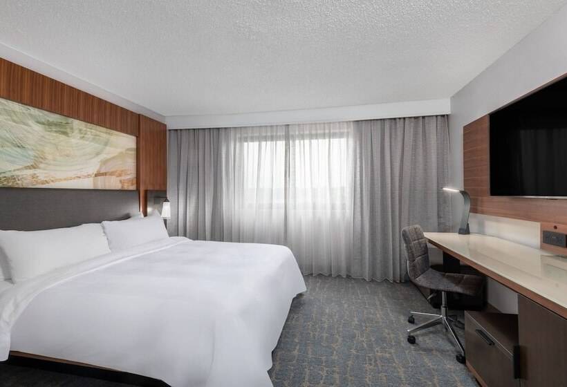 إستوديو قياسى سرير مزدوج, Madison Marriott West