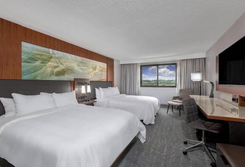 غرفة قياسية بالطابق العلوى, Madison Marriott West