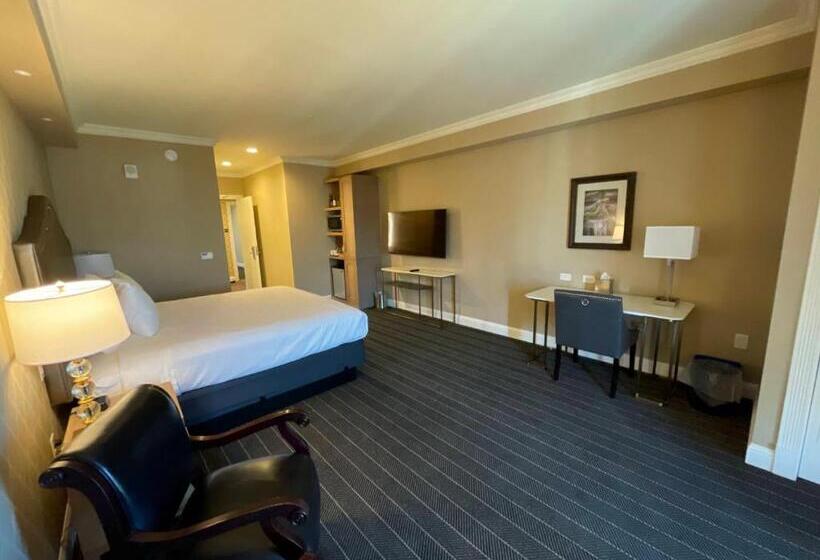 إستوديو سوبيريور, Majestic Inn And Spa