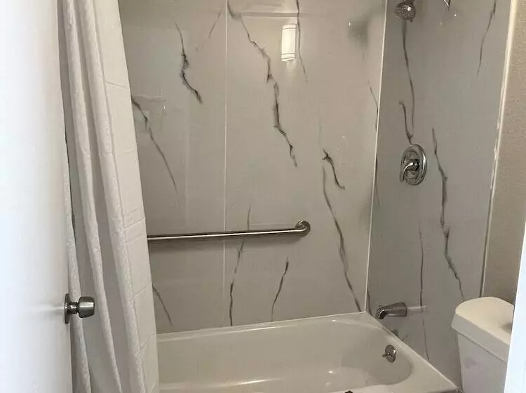 ２ダブルベッドのスタンダードルーム, Masters Inn Atlanta   Doraville At I 85 & 285