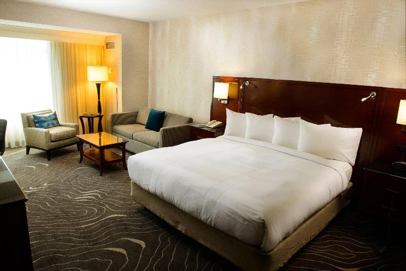 キングサイズベッドのスタンダードルーム, Rochester Marriott Mayo Clinic Area