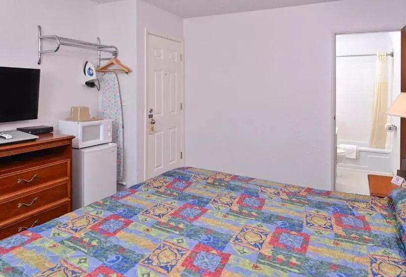 اتاق استاندارد با تخت بزرگ, Maverick Motel   Modern Renovated Motel