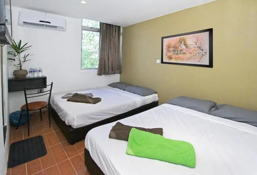 Deluxe Neljän Hengen Huone, Dream City