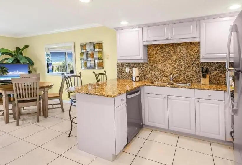 オーシャンビューバルコニー付きワンベッドルームアパートメント, South Beach Condo