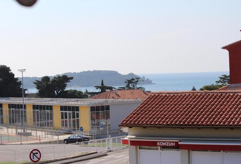 סטודיו סטנדרטי עם נוף לים ומרפסת, Apartments Eva