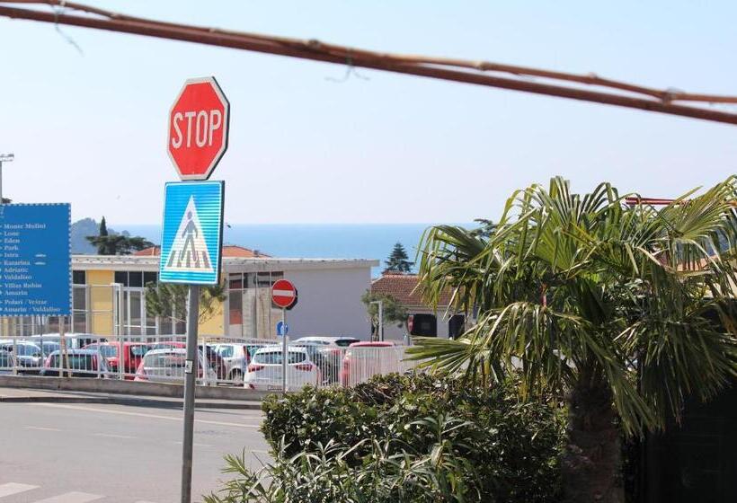 Appartamento 1 Camera da letto con Terrazza Vista Mare, Apartments Eva