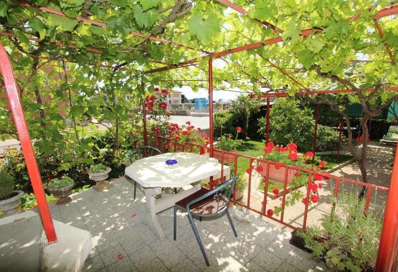 דירת חדר שינה עם טרסה ונוף לים, Apartments Eva