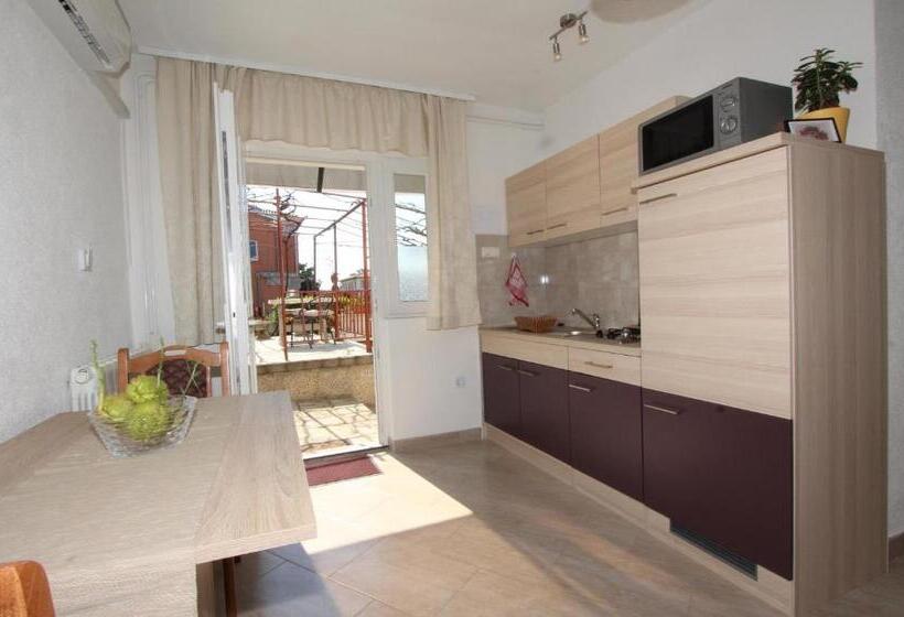 Appartamento 1 Camera da letto con Terrazza Vista Mare, Apartments Eva