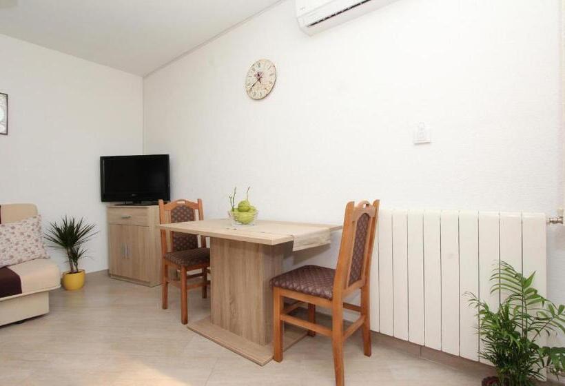 דירת חדר שינה עם טרסה ונוף לים, Apartments Eva