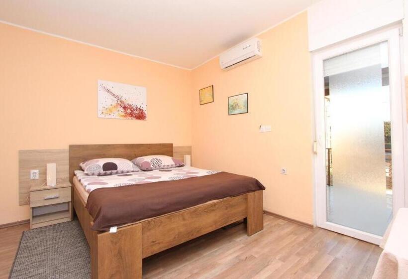 Camera Standard Vista Mare, Apartments Eva