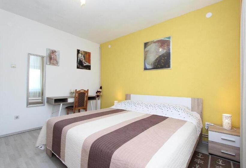 דירת חדר שינה עם טרסה ונוף לים, Apartments Eva